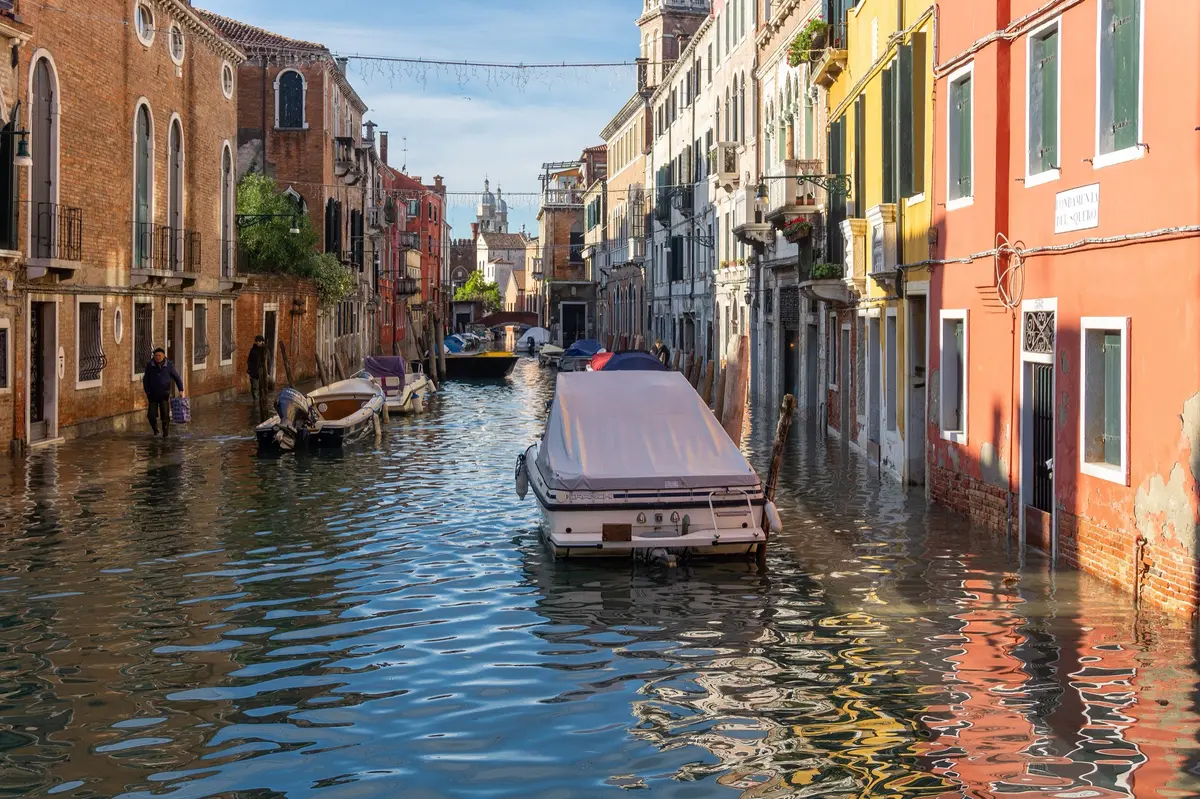 Fondamenta allagata durante l'acqua alta