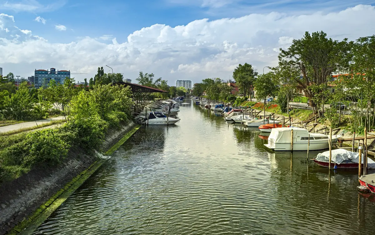 Canal Salso a Mestre con barche ormeggiate