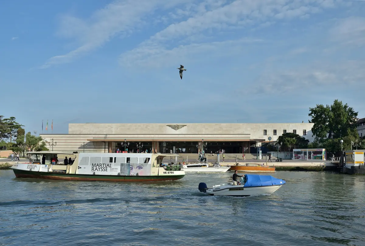 Stazione di Santa Lucia vista dal Canal Grande