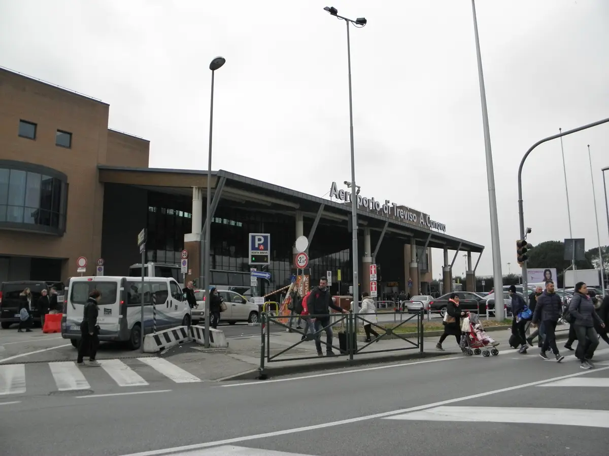 Ingresso del terminal dell'aeroporto di Treviso